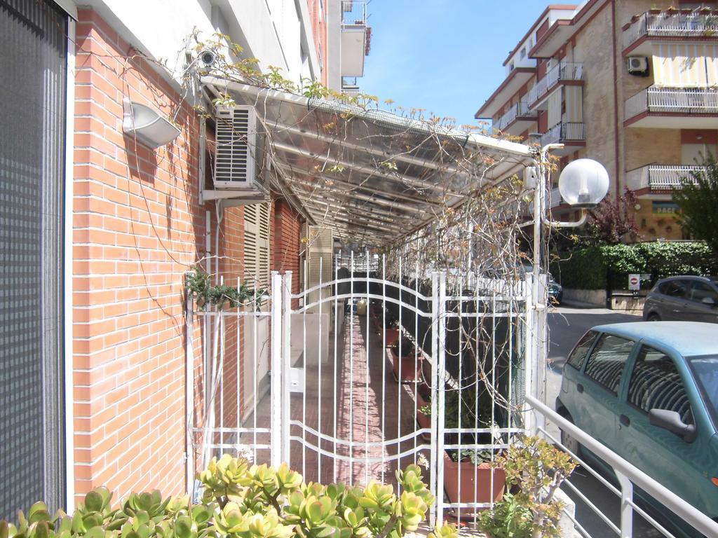 Bed and Breakfast Rock Garden Geata Exterior foto