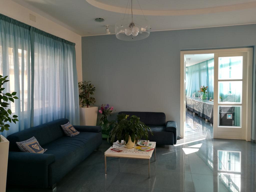 Bed and Breakfast Rock Garden Geata Exterior foto