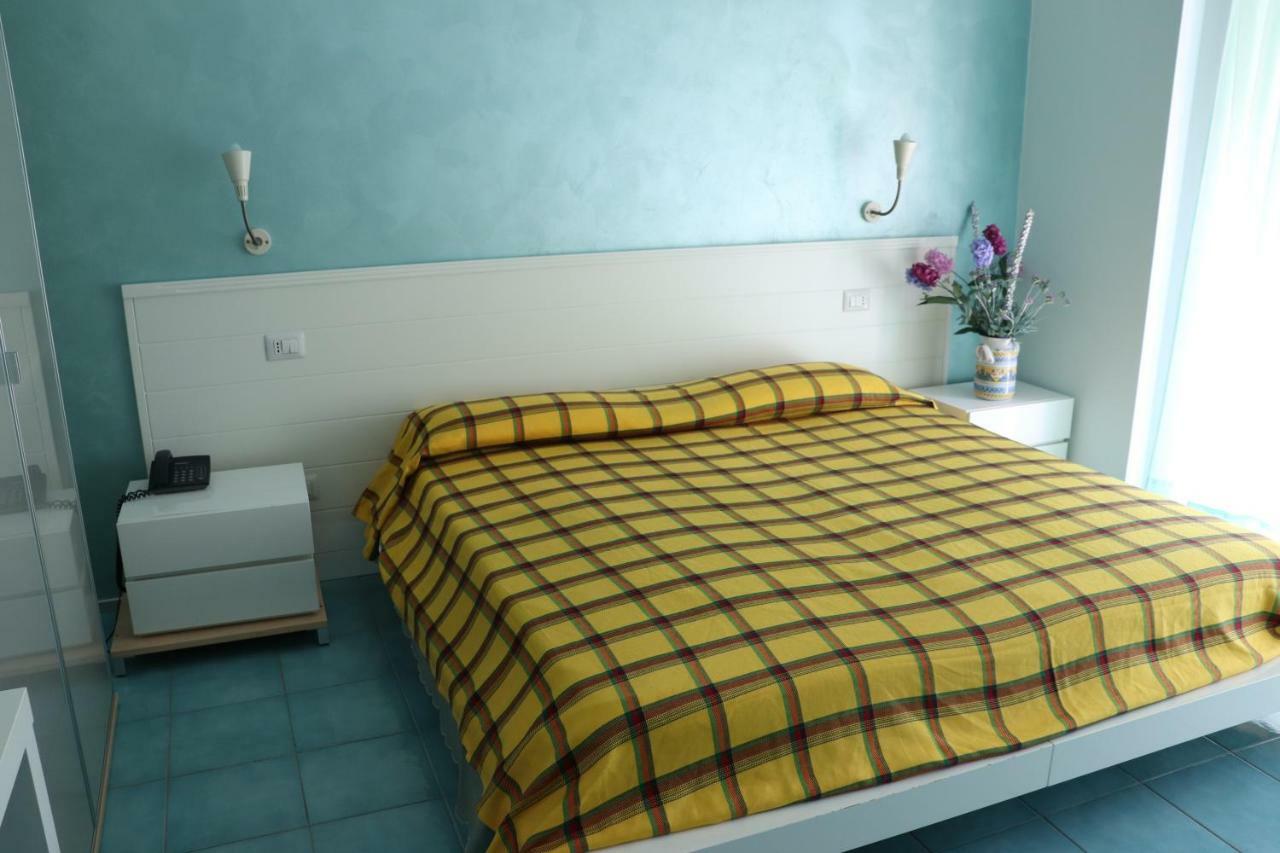 Bed and Breakfast Rock Garden Geata Exterior foto